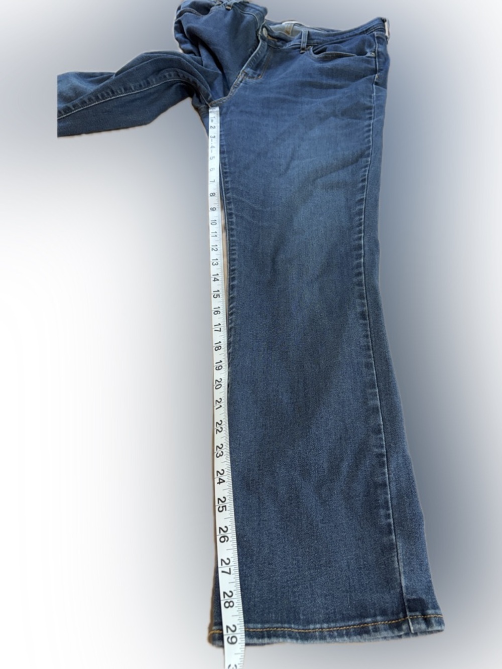 Levi’s 724 High-Rise Women's Jeans in Medium Dark Blue - Picture 6 of 8